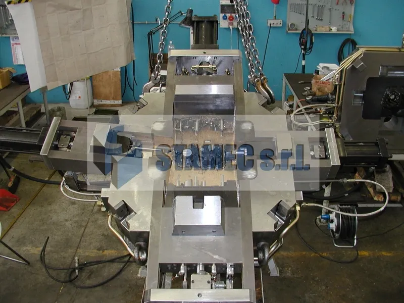 Stamec s.r.l. - Costruzione Stampi: Hassas Mekanik İşlemler ve Döküm Kalıpları